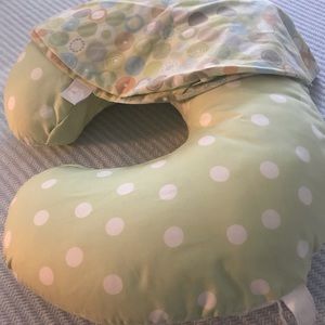 BOPPY pillow & (2) Covers -- Like New!!